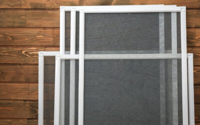 Jak wybrać idealną osłonę okienną do okien dachowych — plisy, rolety, żaluzje czy markizy?